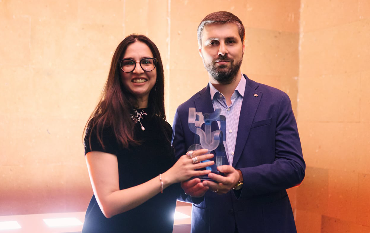 award2.png